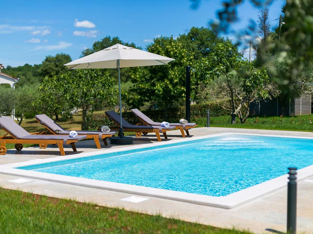 Pool Premium Apartment Vrsar Exterior photo
