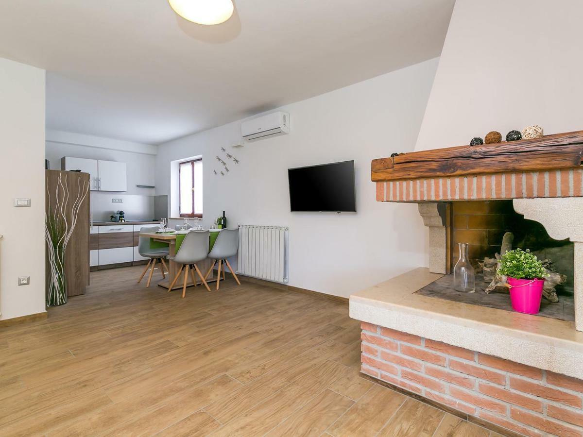 Pool Premium Apartment Vrsar Exterior photo