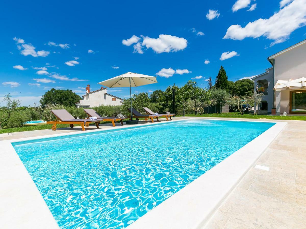 Pool Premium Apartment Vrsar Exterior photo