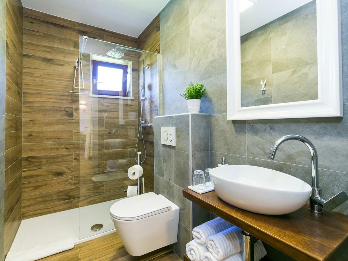Pool Premium Apartment Vrsar Exterior photo