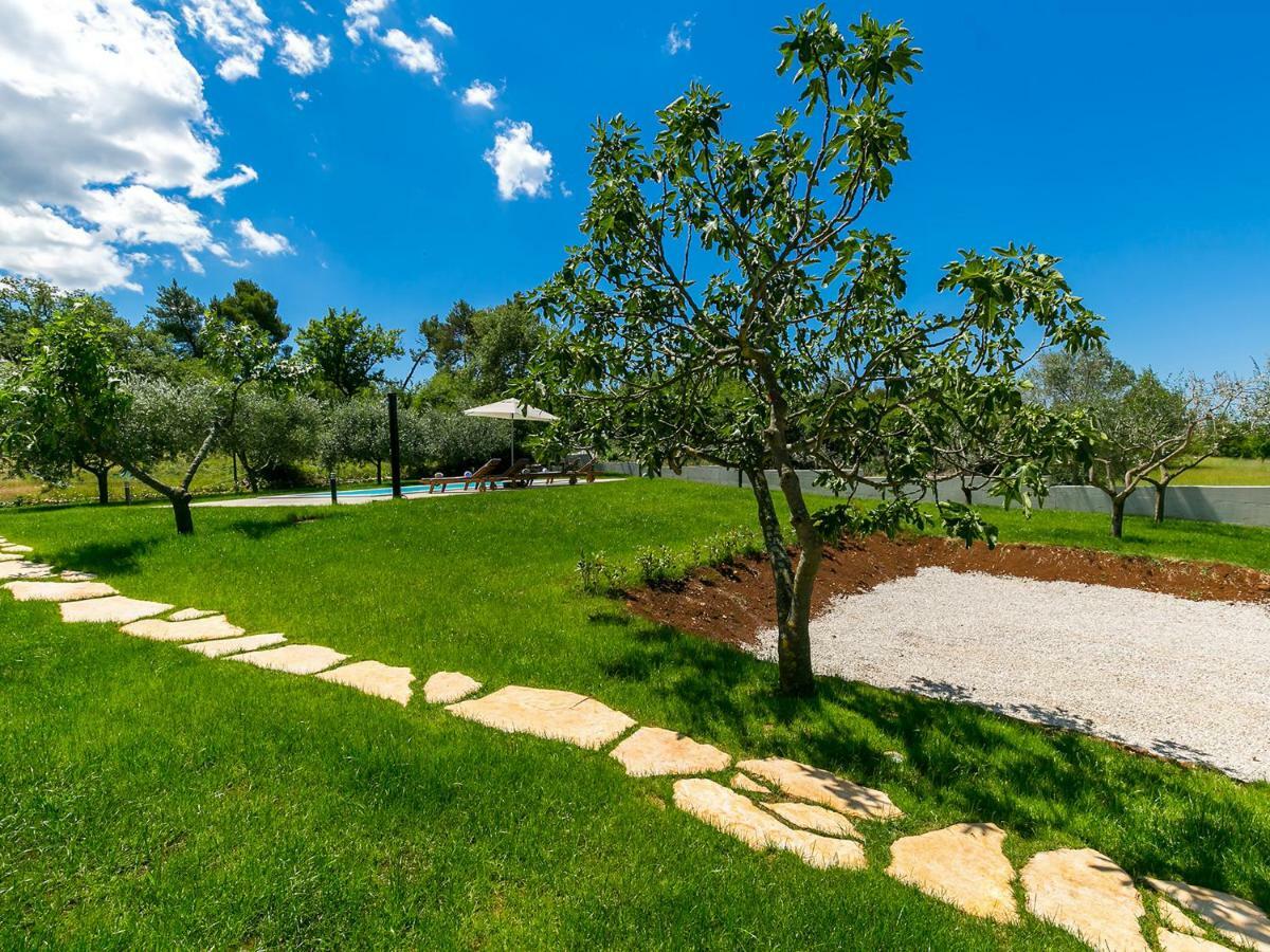 Pool Premium Apartment Vrsar Exterior photo