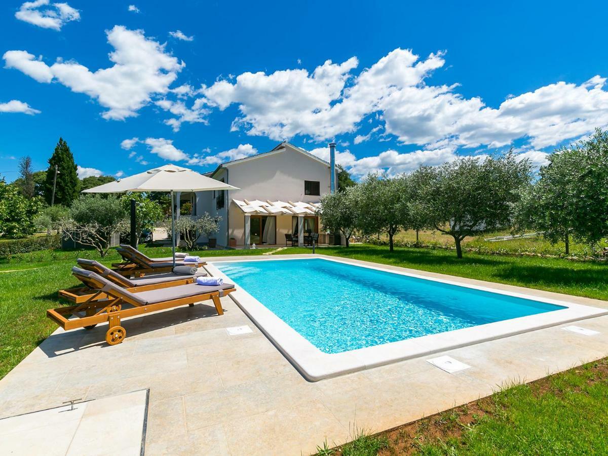 Pool Premium Apartment Vrsar Exterior photo